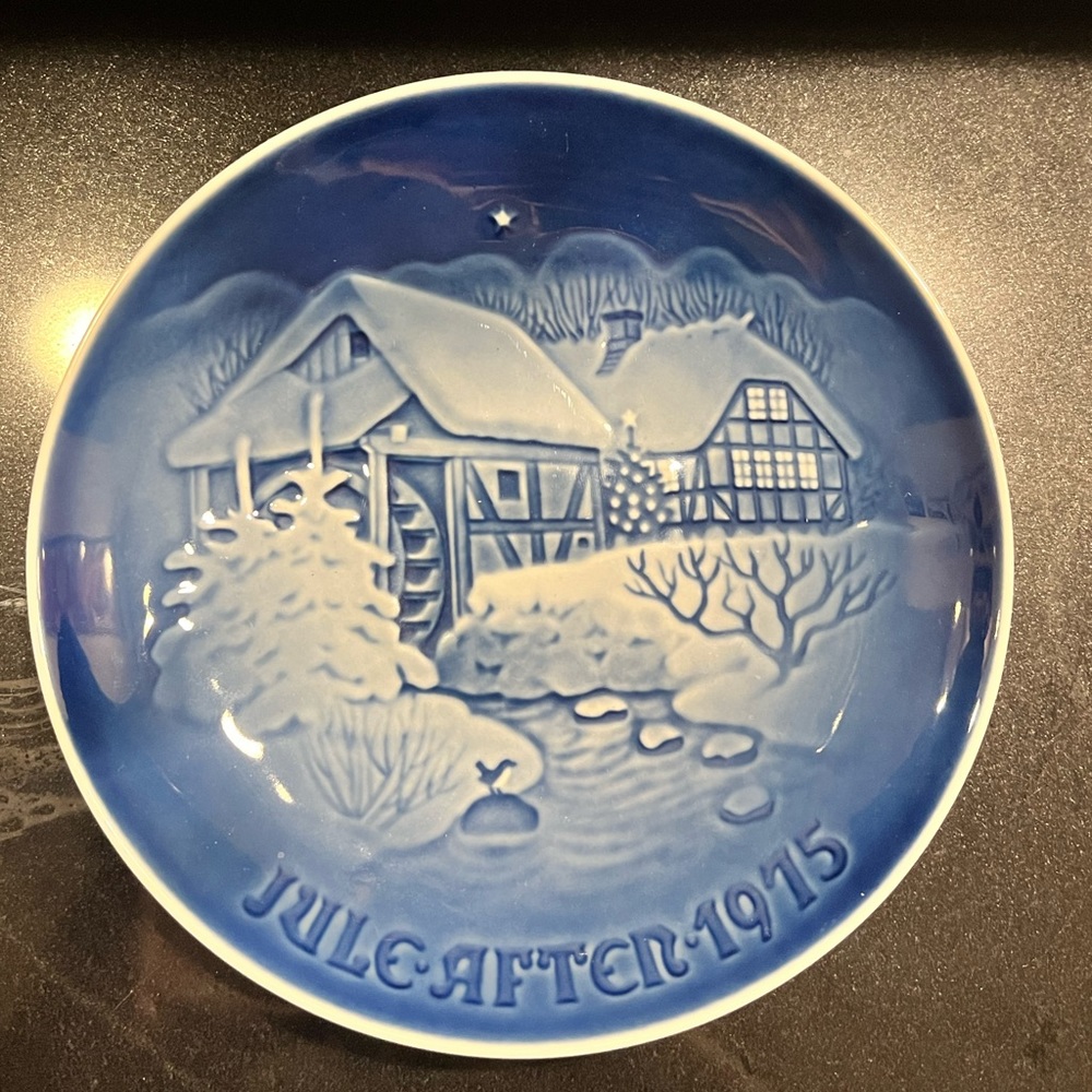 Jule After 1975 Christmas at the Old Water Mill B & G Bing Grondahl Plate; 7"